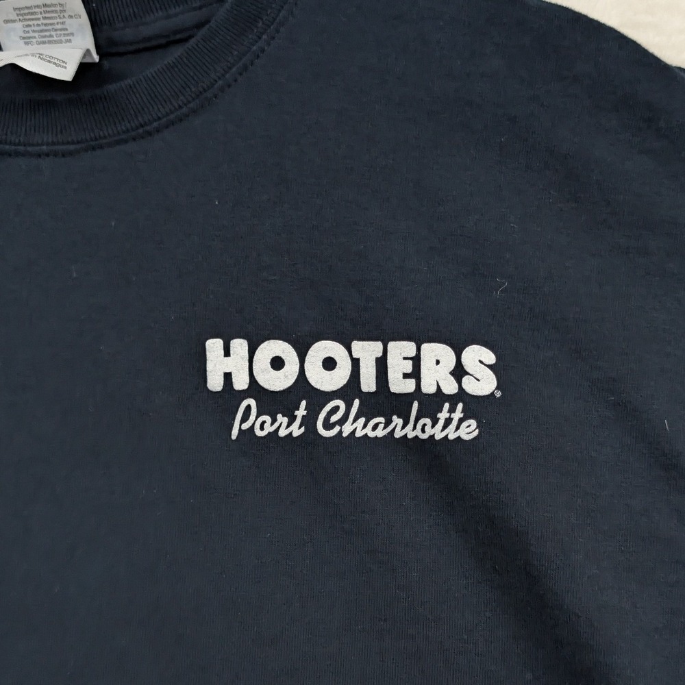 VTG Gildan Hooters T-Shirt Men's M Black Owl Biker Port Charlotte Florida Y2K - Picture 7 of 9